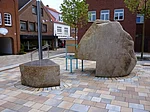 Stein und Stuhl - ohne Namen